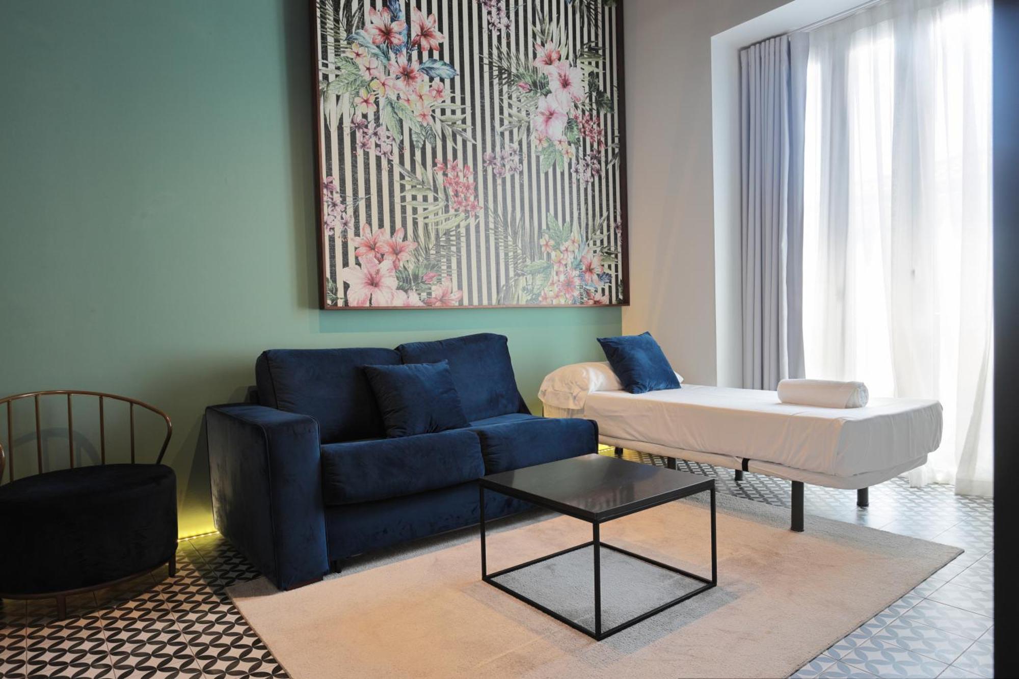 & Co. Quart Boutique 3*
