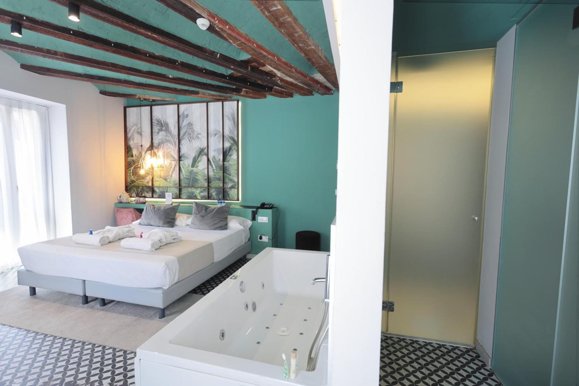 & Co. Quart Boutique Hotel 3*